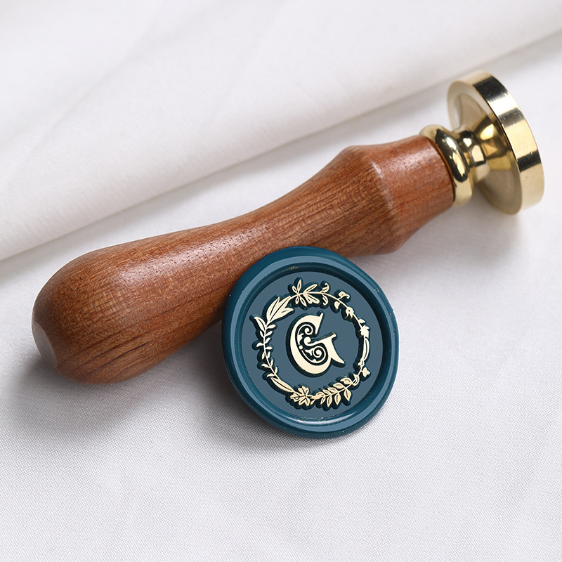 1 Set Wax Seal Stamp Wreath Letter Metal Seal Head+Rosewood Handle, 26 English Letter Fire Paint Seal, Suitable for Wedding Invitations, Envelope Cards, Gift Packaging, Scrapbooks - Image 2