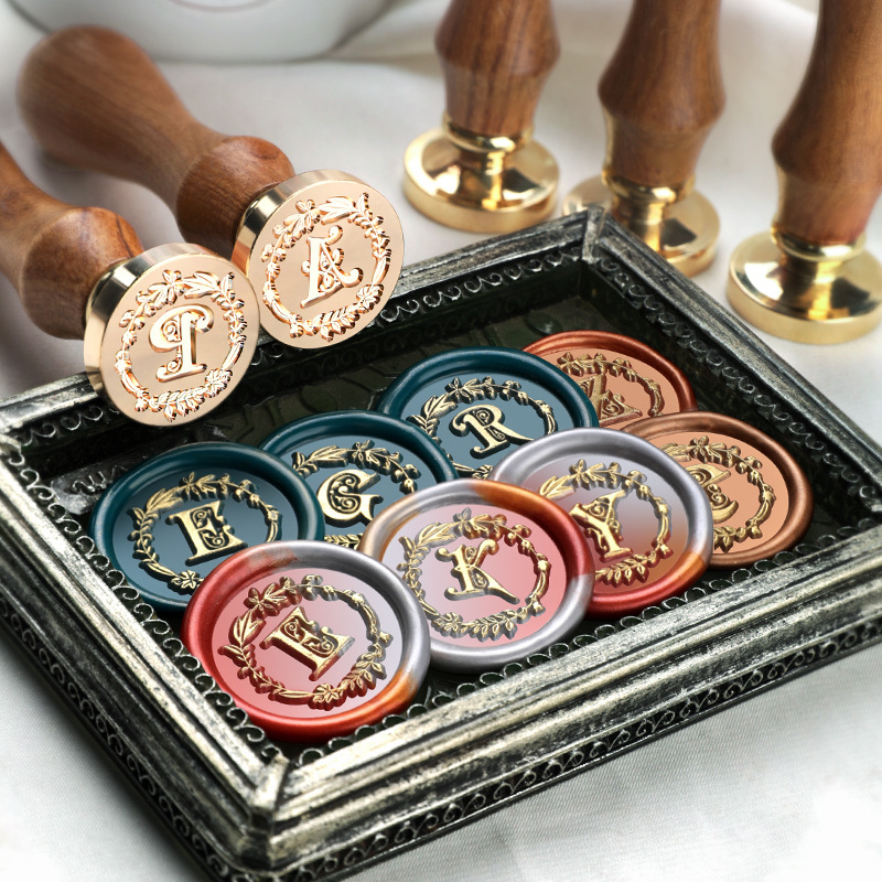 1 Set Wax Seal Stamp Wreath Letter Metal Seal Head+Rosewood Handle, 26 English Letter Fire Paint Seal, Suitable for Wedding Invitations, Envelope Cards, Gift Packaging, Scrapbooks - Image 3